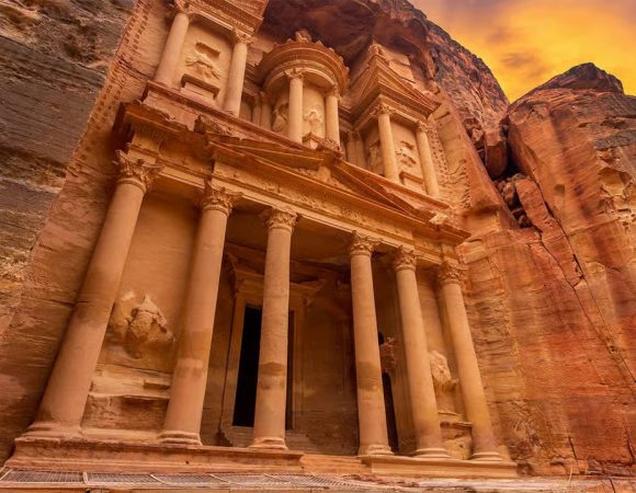 3-Hour Sharm El Sheikh Dinner Cruise with Live Show and Red Sea Views