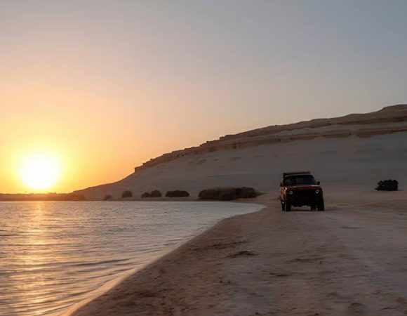 Cairo Fayoum Desert Safari, Wadi al-Hitan & Sandboarding